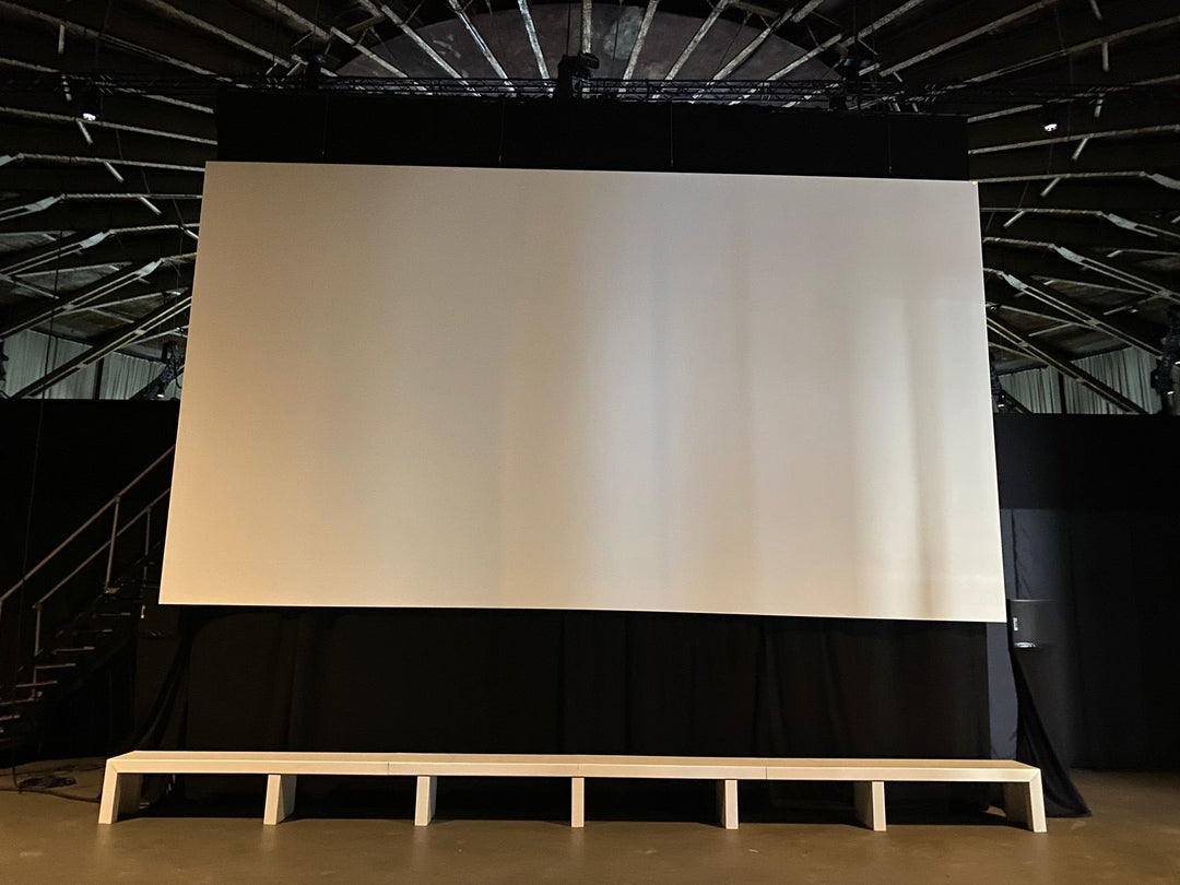 7 meter lange witte tafel voor Holland Festival