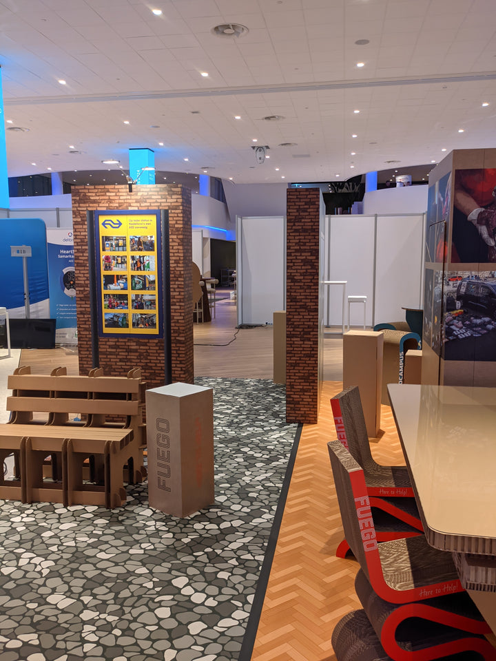 Konferenztisch aus Kartonwaben