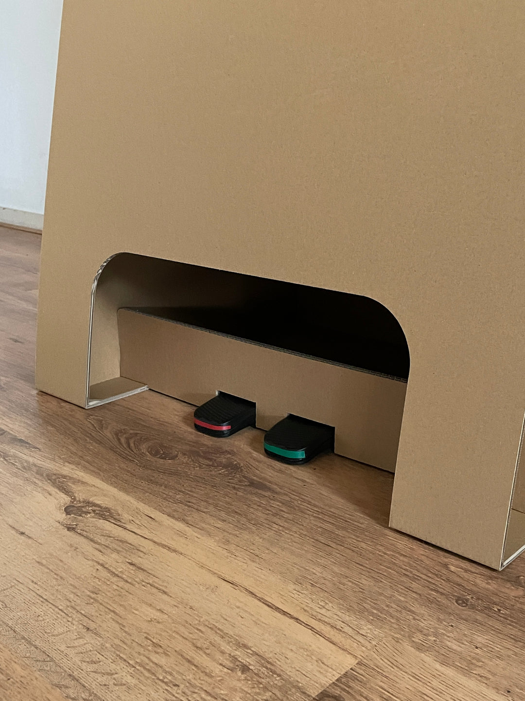 Kartonnnen-Tablet-Houders-voor-VoxCollector-1