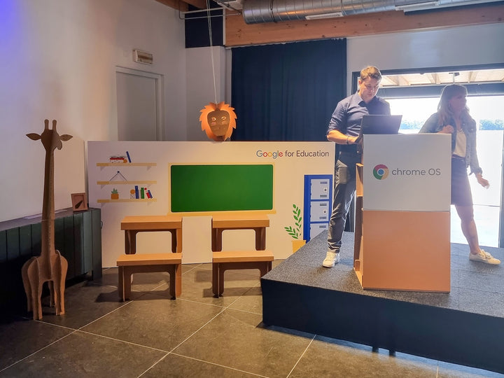 Kartonnen spreekstoel