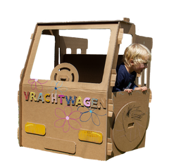 Kartonnen vrachtwagen