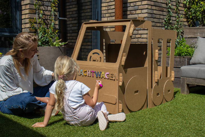 LKW aus Pappe