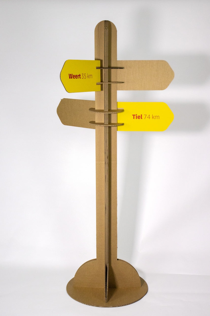 Kartonnen grote wegwijzer