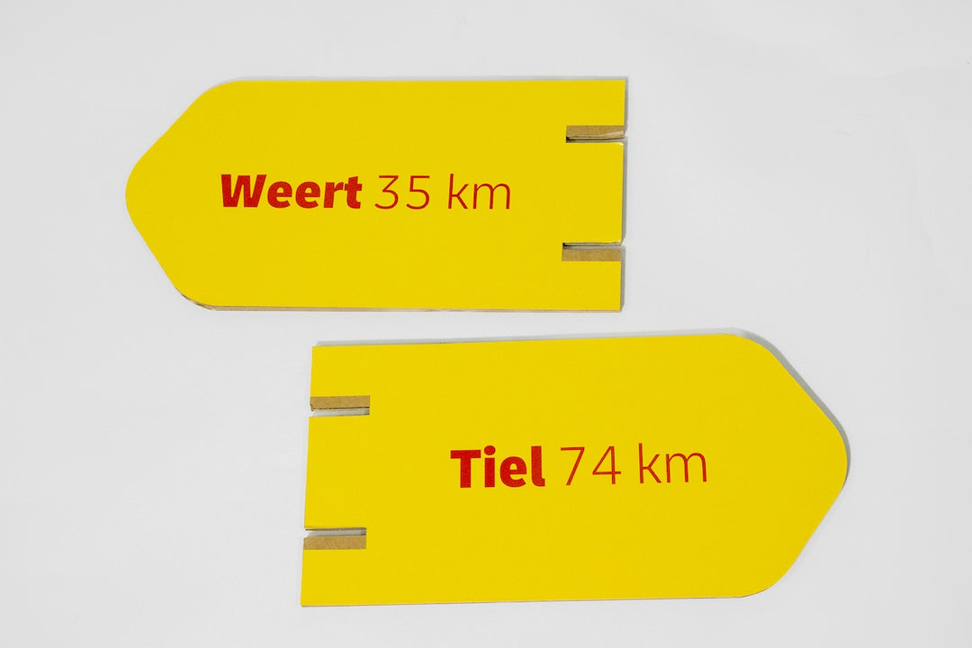 Kartonnen grote wegwijzer