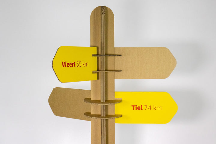 Kartonnen grote wegwijzer