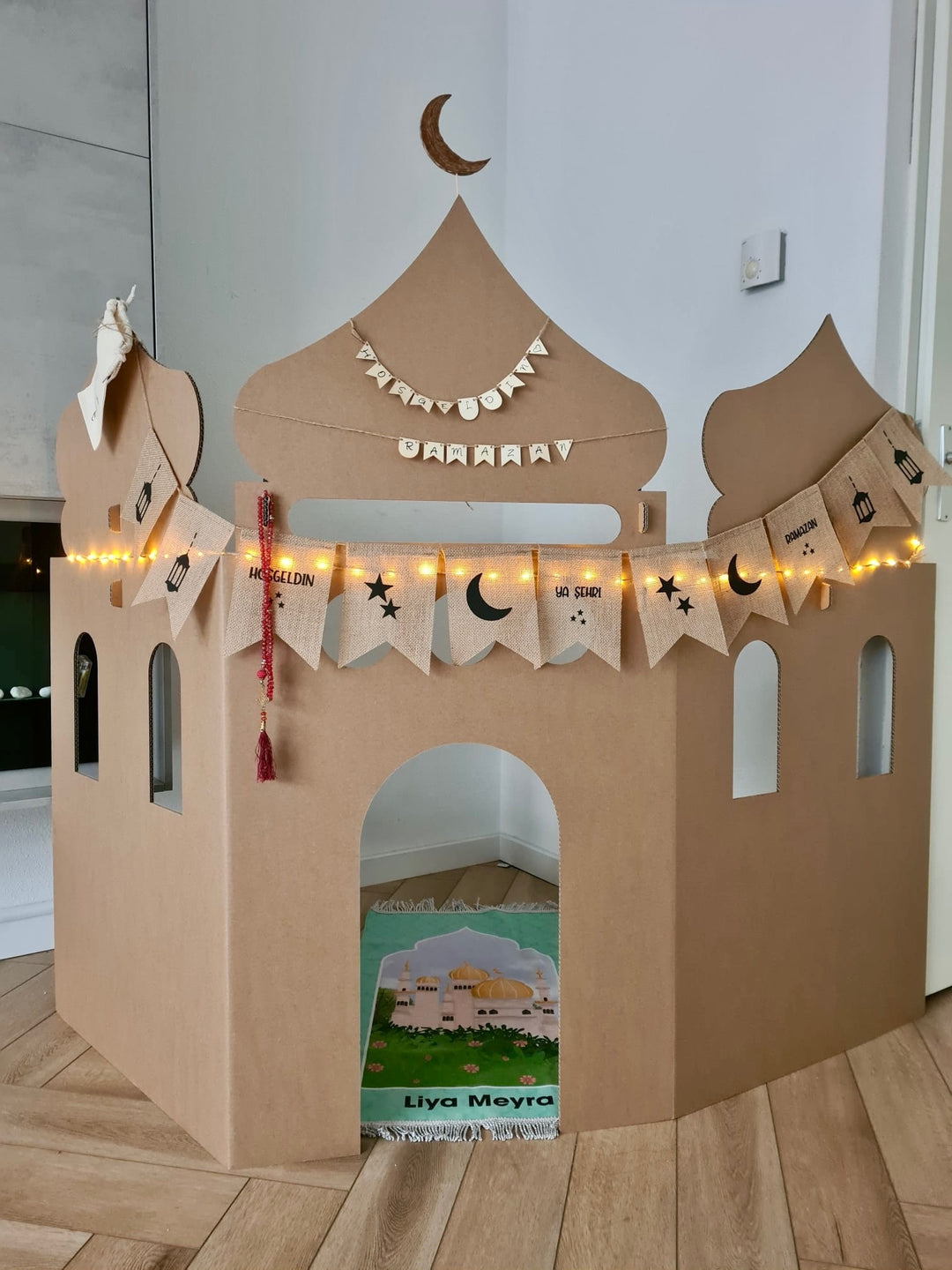 Arabische Spielwand aus Pappe