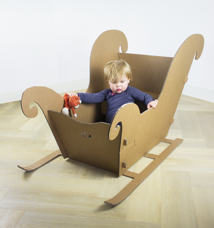 Schlitten aus Pappe