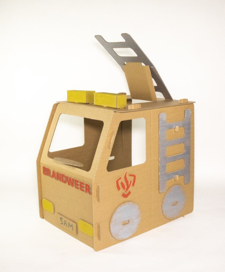 Feuerwehrauto aus Pappe
