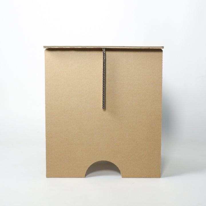 Klappbarer Beistelltisch aus Karton