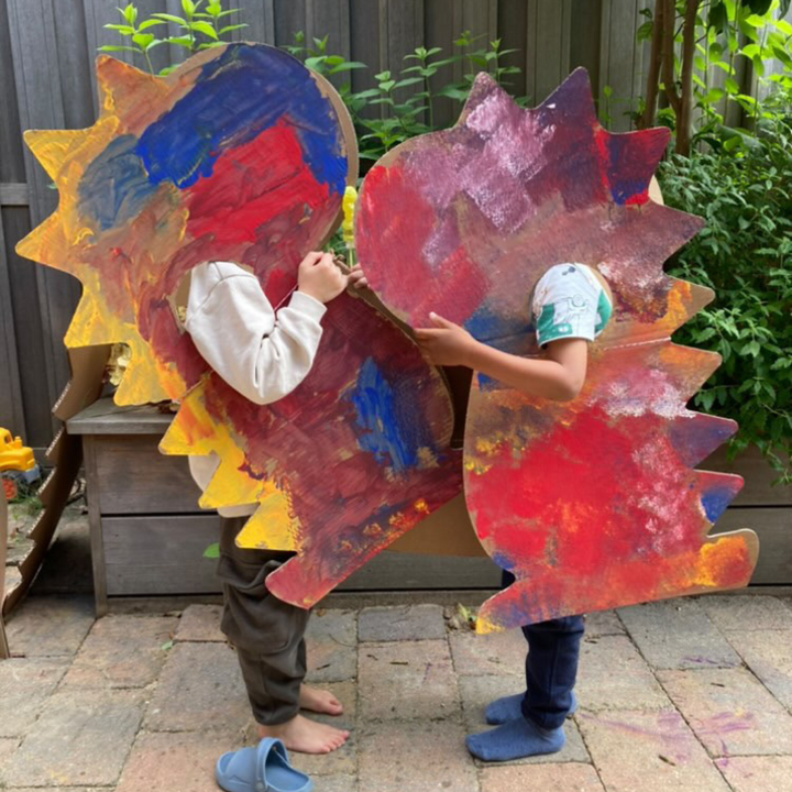 Dinosaurier-Kostüm aus Pappe