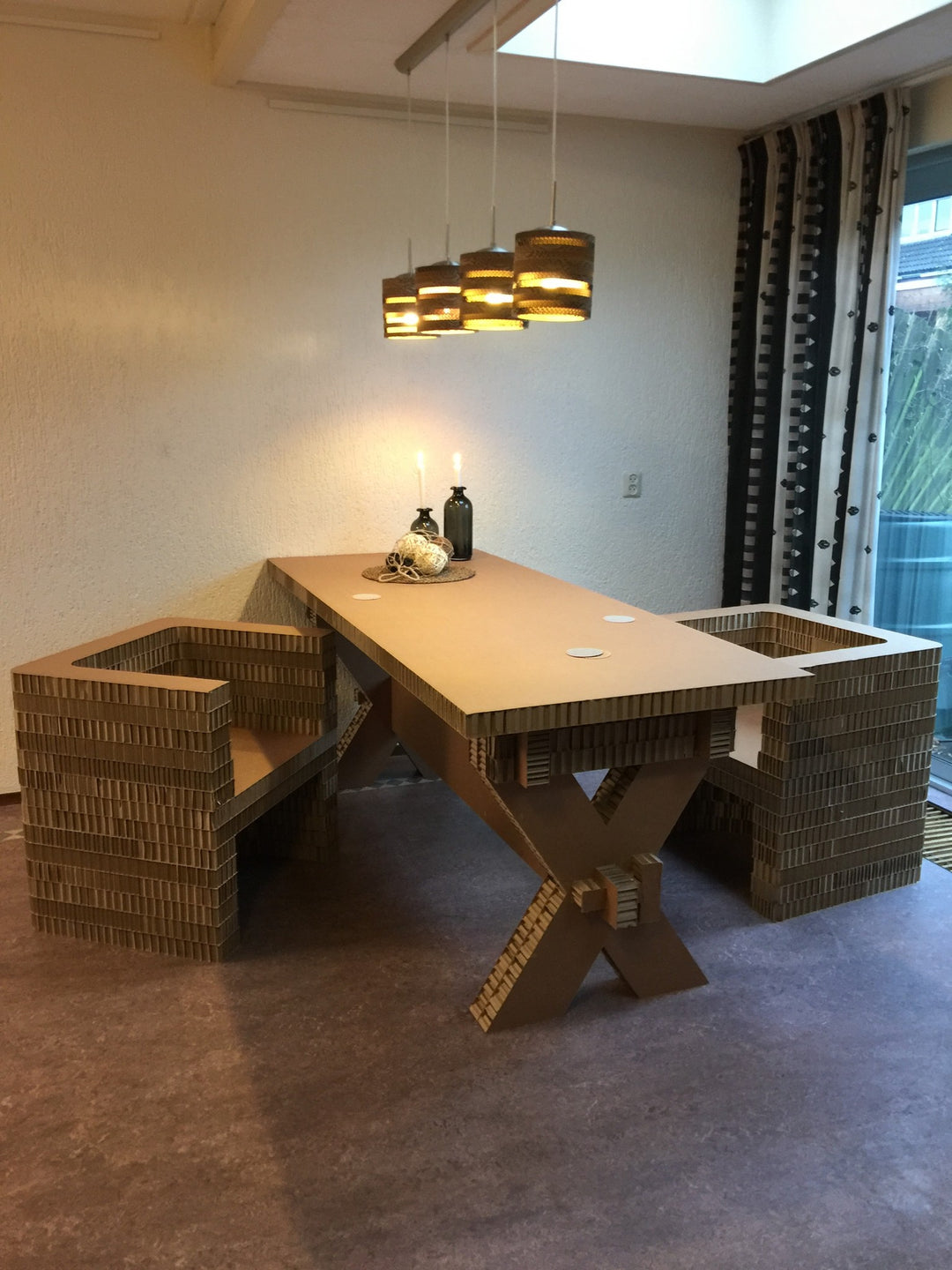 Konferenztisch aus Kartonwaben