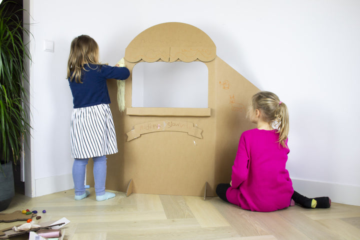 Puppentheater aus Pappe