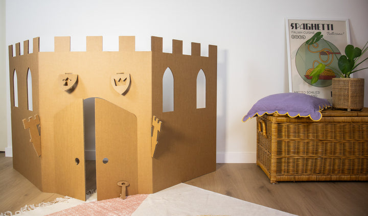 Burgmauer aus Pappe