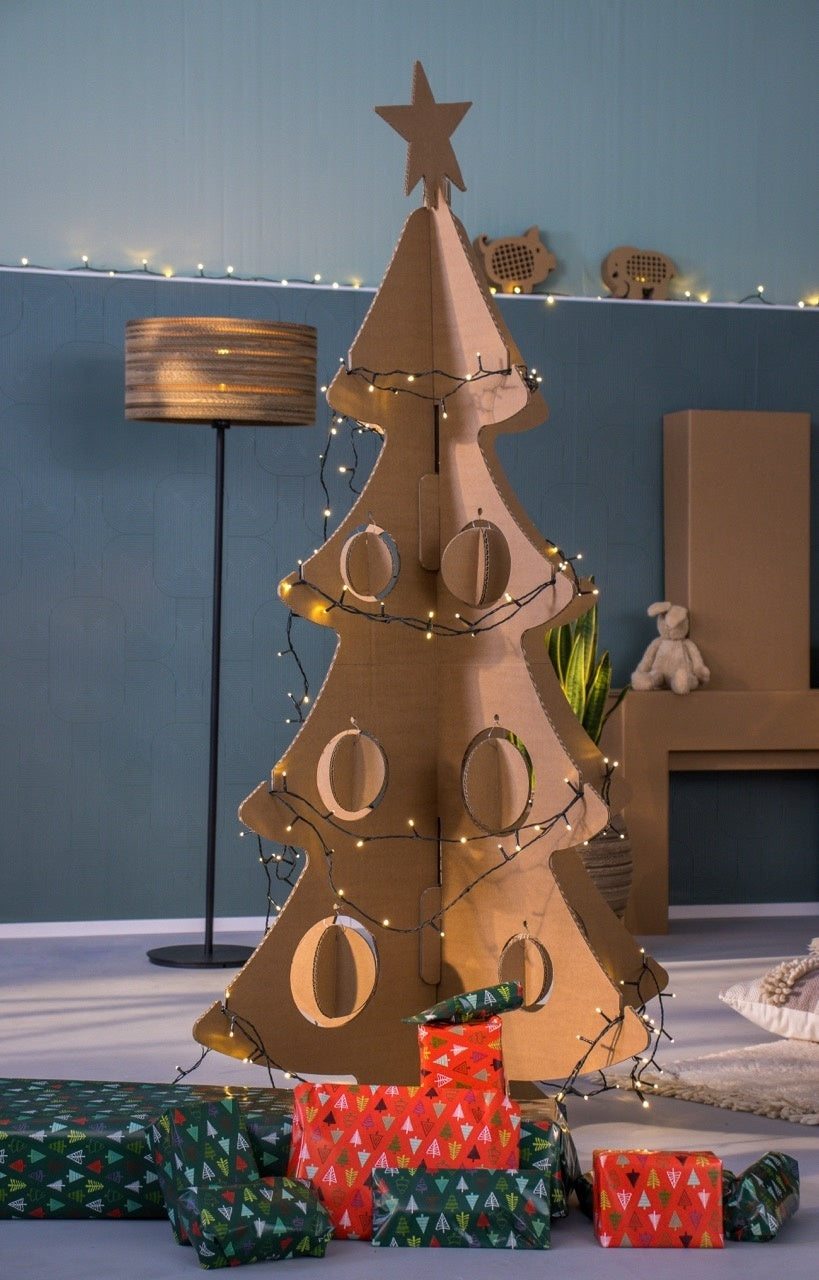 Weihnachtsbaum aus Pappe