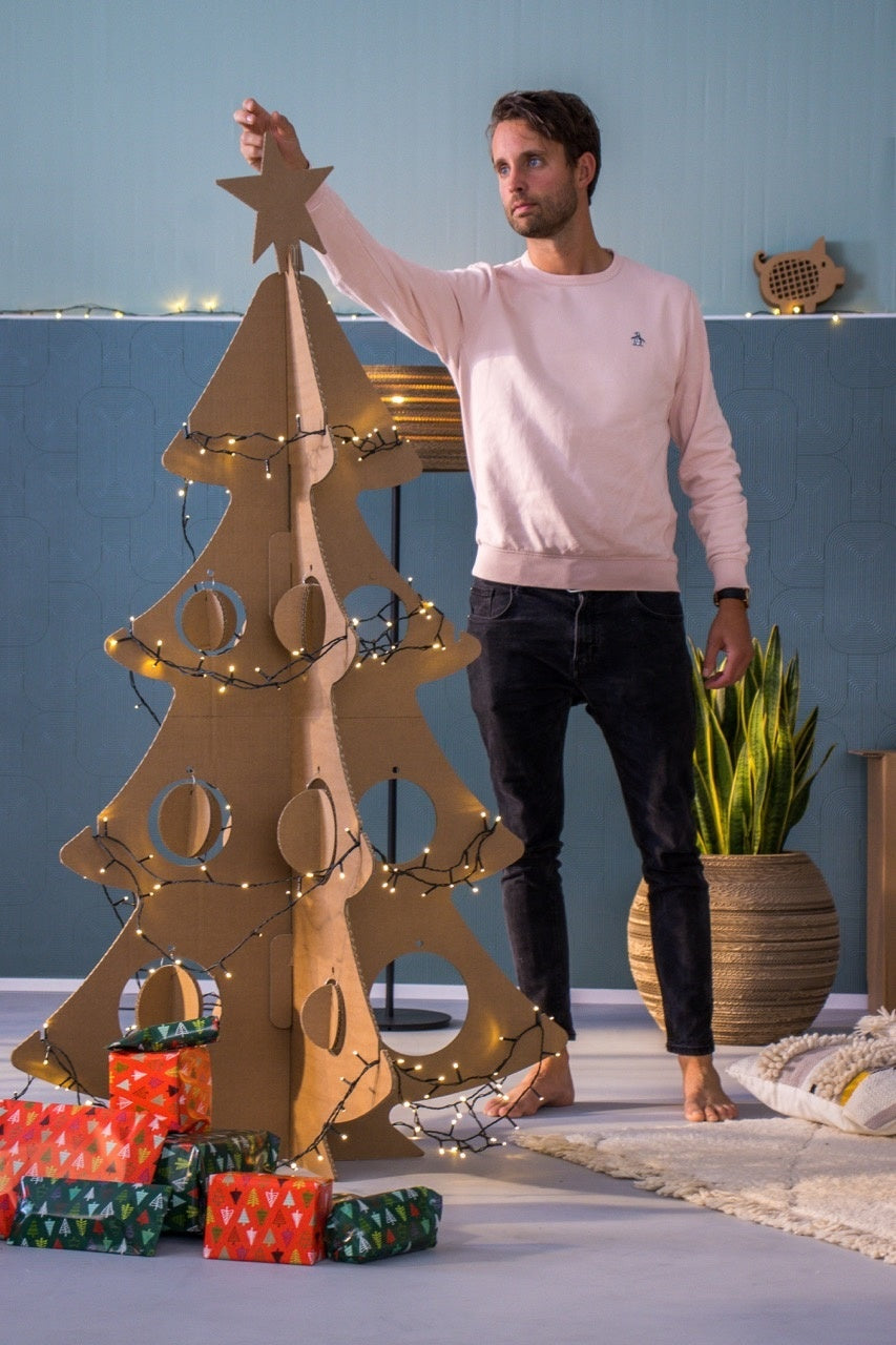 Weihnachtsbaum aus Pappe