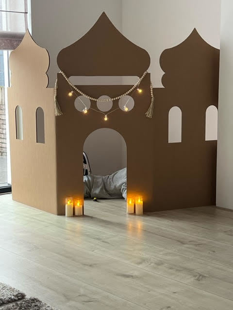 Arabische Spielwand aus Pappe