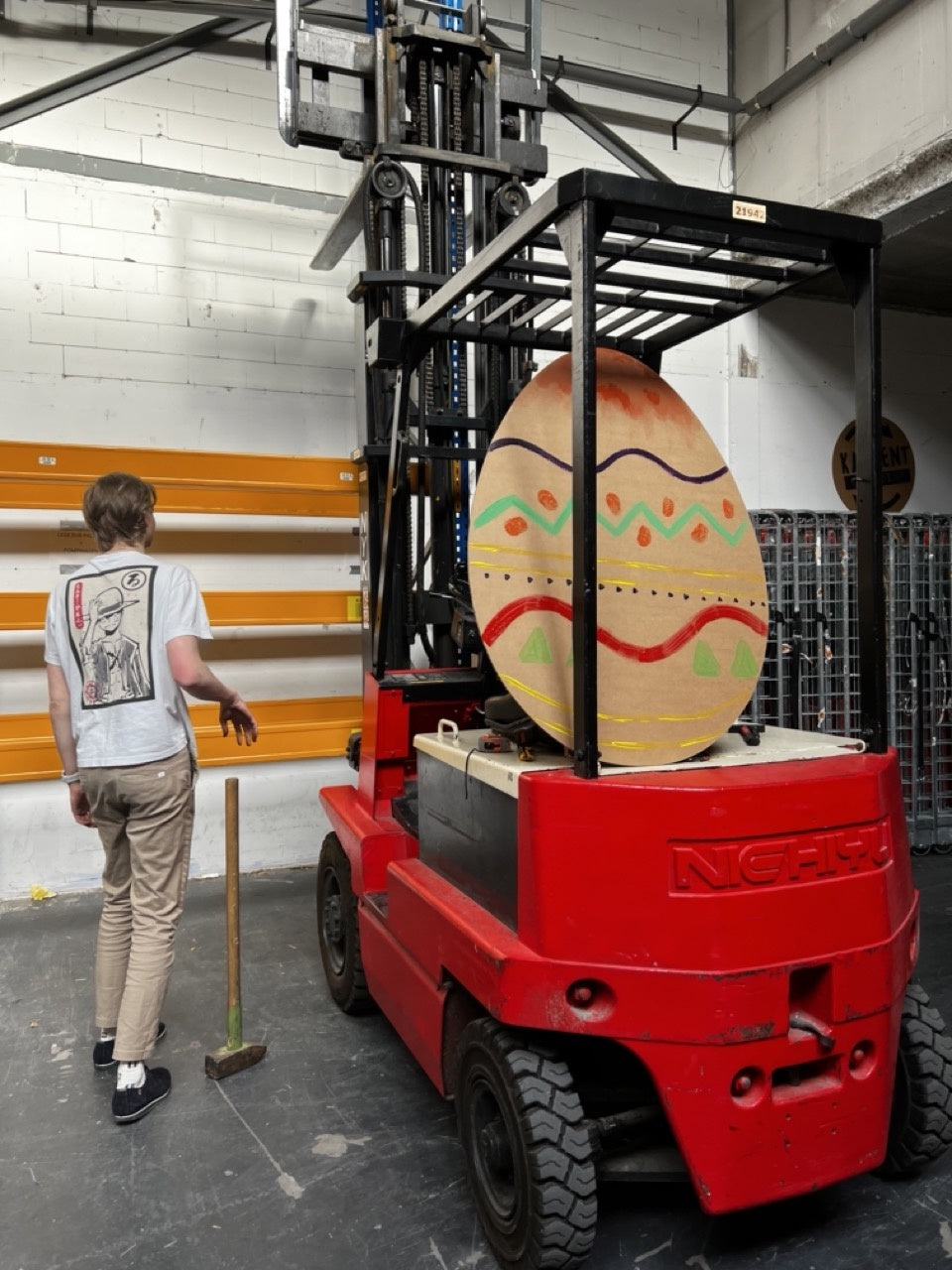 Papp-Osterei-Kostüm