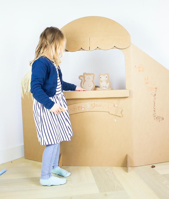 Puppentheater aus Pappe