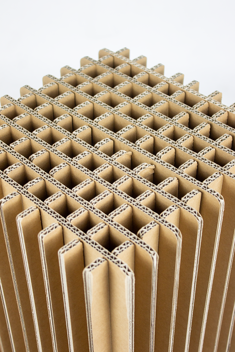 Beistelltisch aus Pappgitter