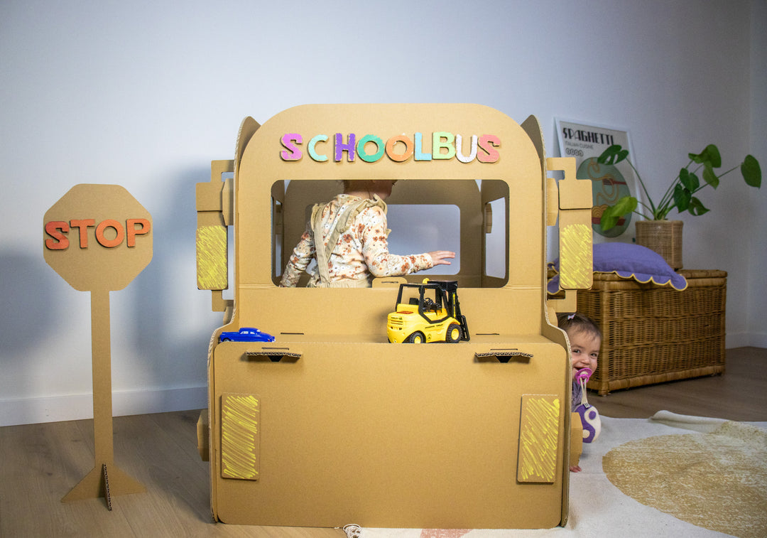 Schulbus aus Pappe