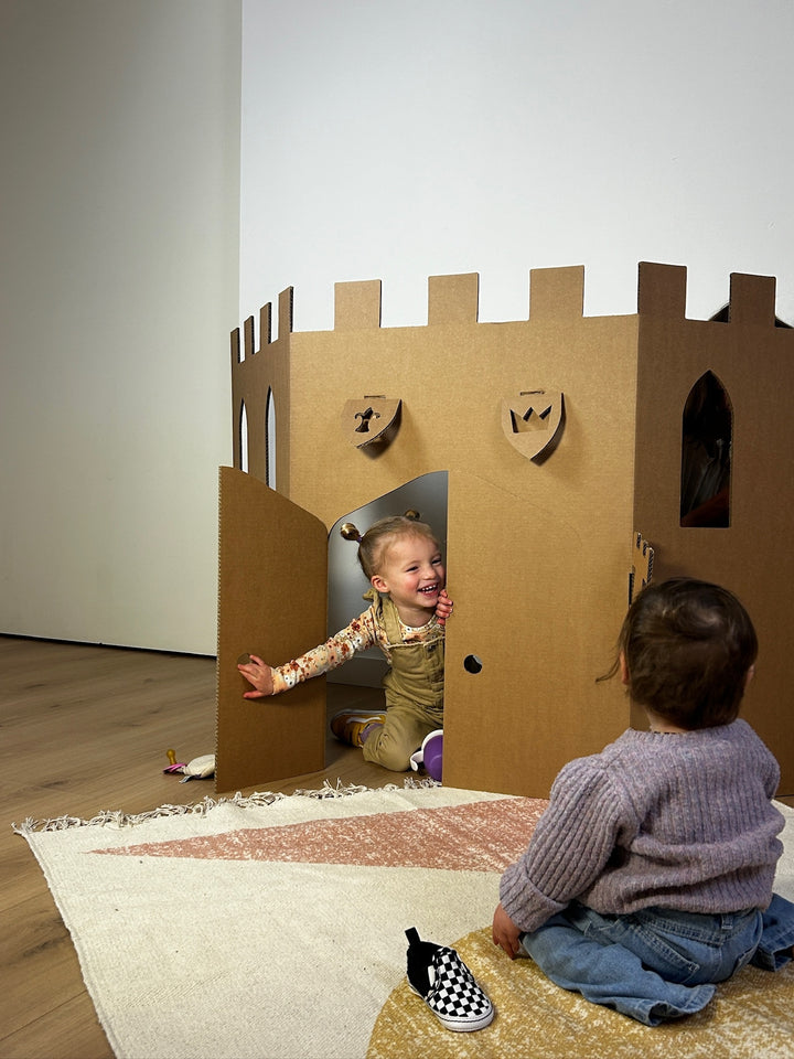 Burgmauer aus Pappe
