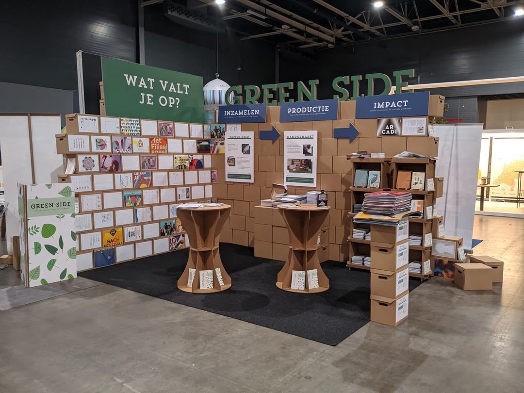 Temporärer Stehtisch aus Pappe