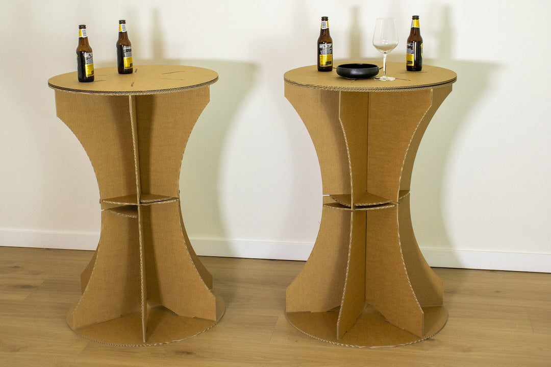 Temporärer Stehtisch aus Pappe