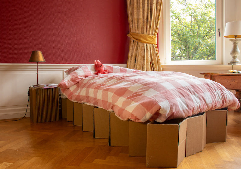 Klappbett aus Pappe