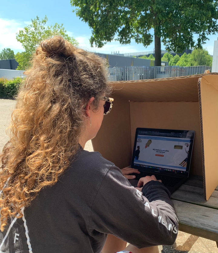 Kartonnen laptop zonnescherm