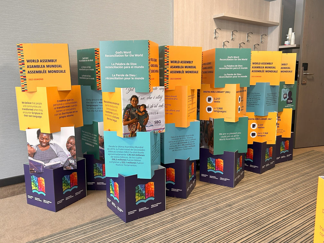 Stapelkubussen voor Bible Society