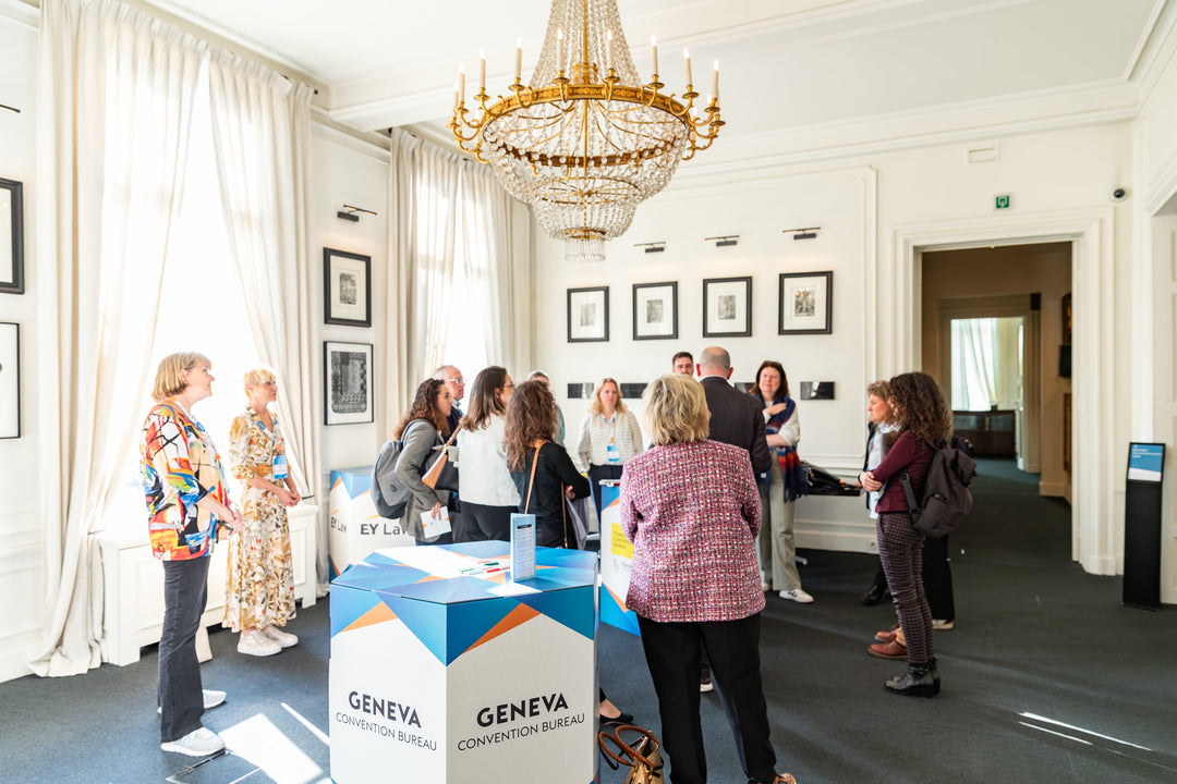 Kartonnen eyecatchers op de European Association Summit 2025