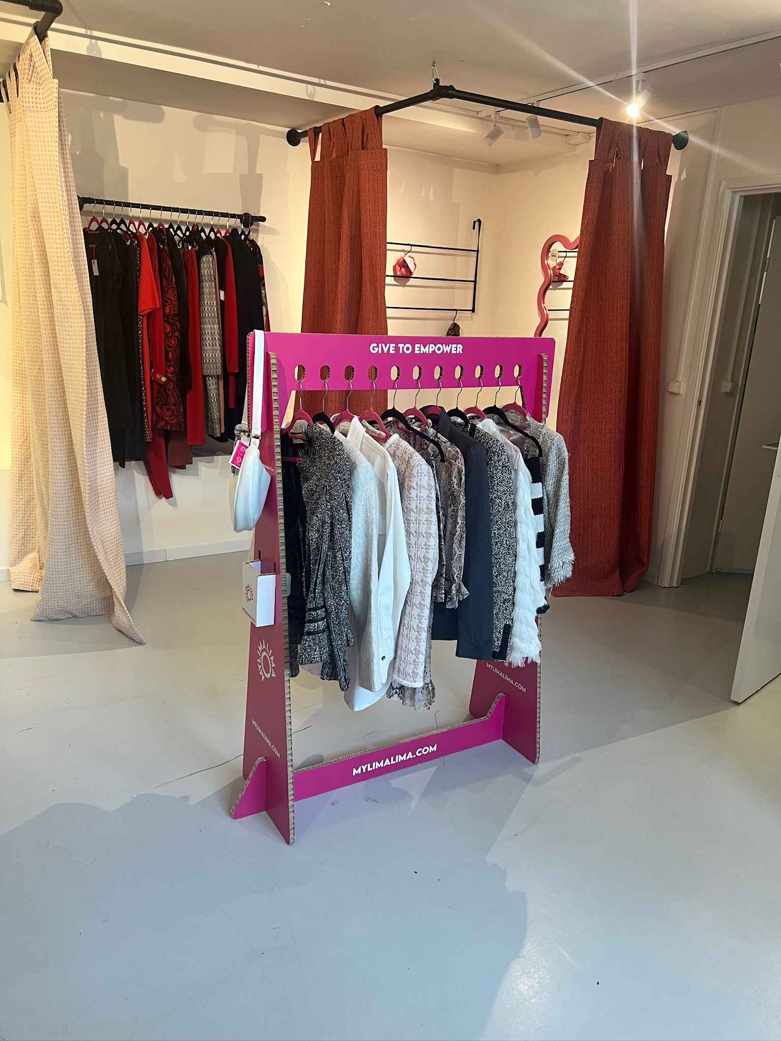 Clothes racks in the new My Lima Lima store – Kartent
