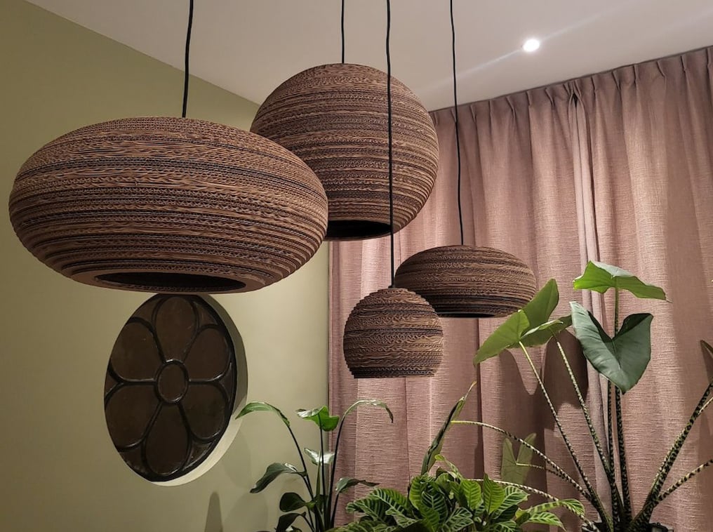 Bye-bye winterdip met kartonnen design lampen