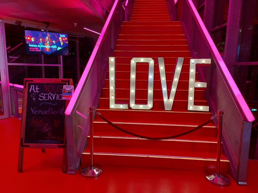 Lichtletters voor At Your Service Music
