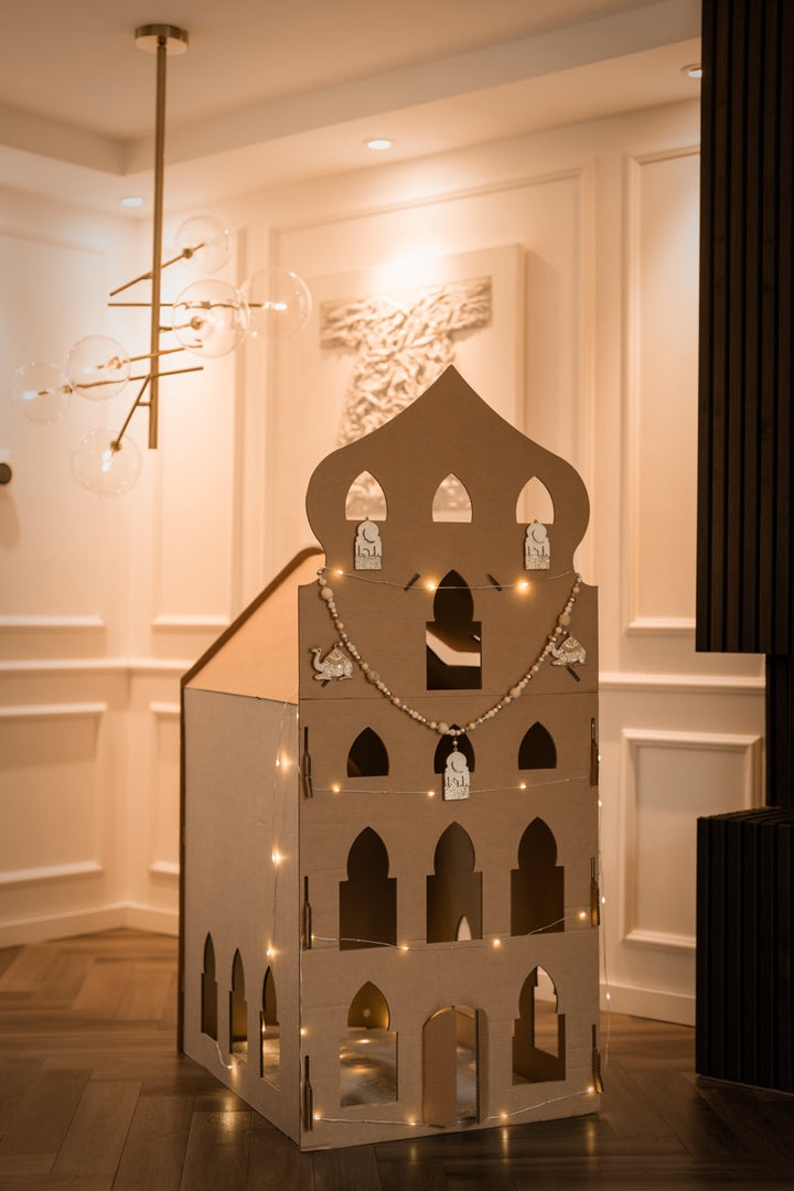 Arabisches Spielhaus aus Pappe