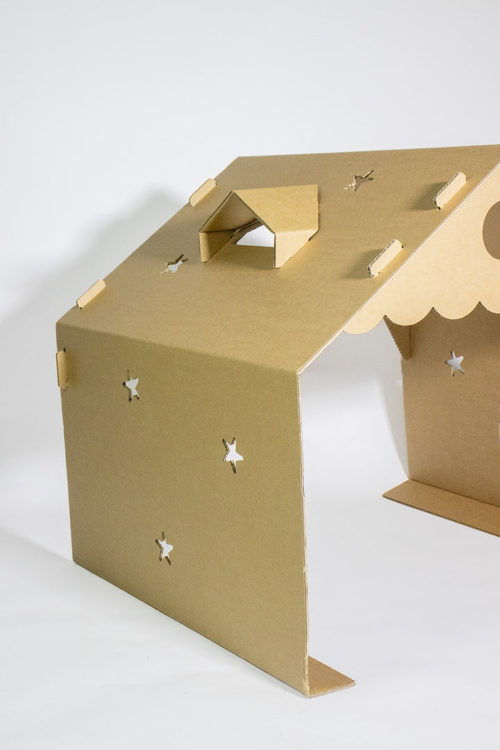 Kartonnen kinderbed huis