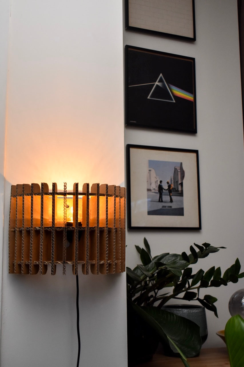 Kartonnen delft wandlamp