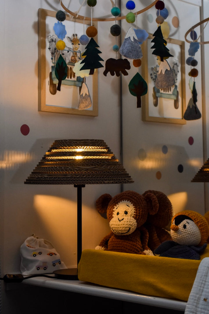 Kartonnen drebkau tafellamp