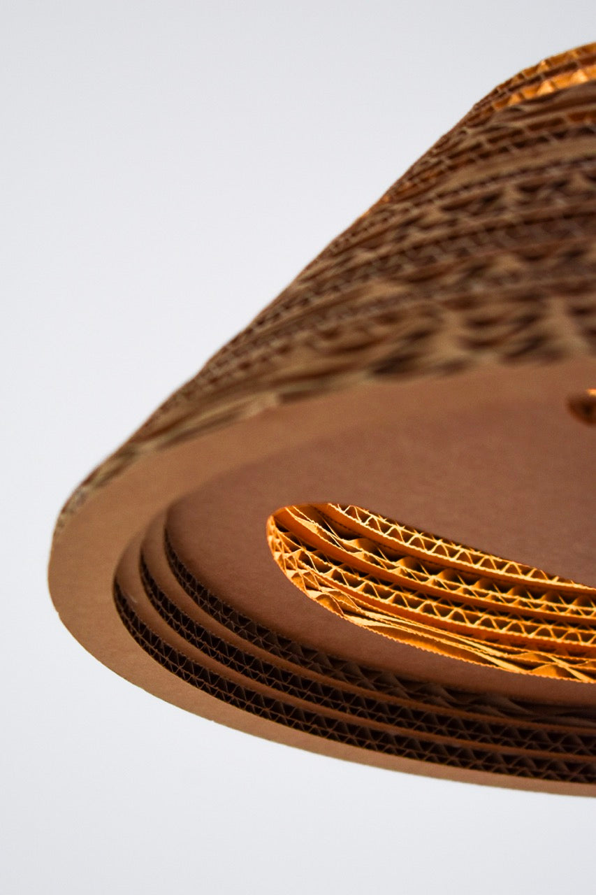 Kartonnen drebkau tafellamp