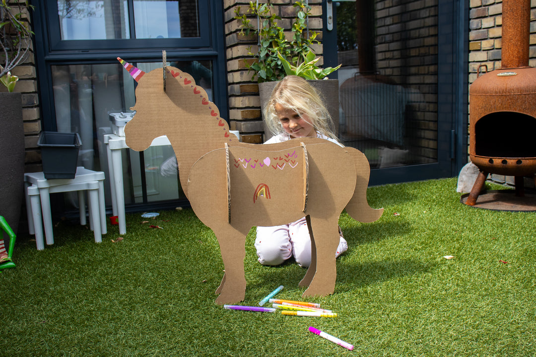 Einhorn aus Pappe
