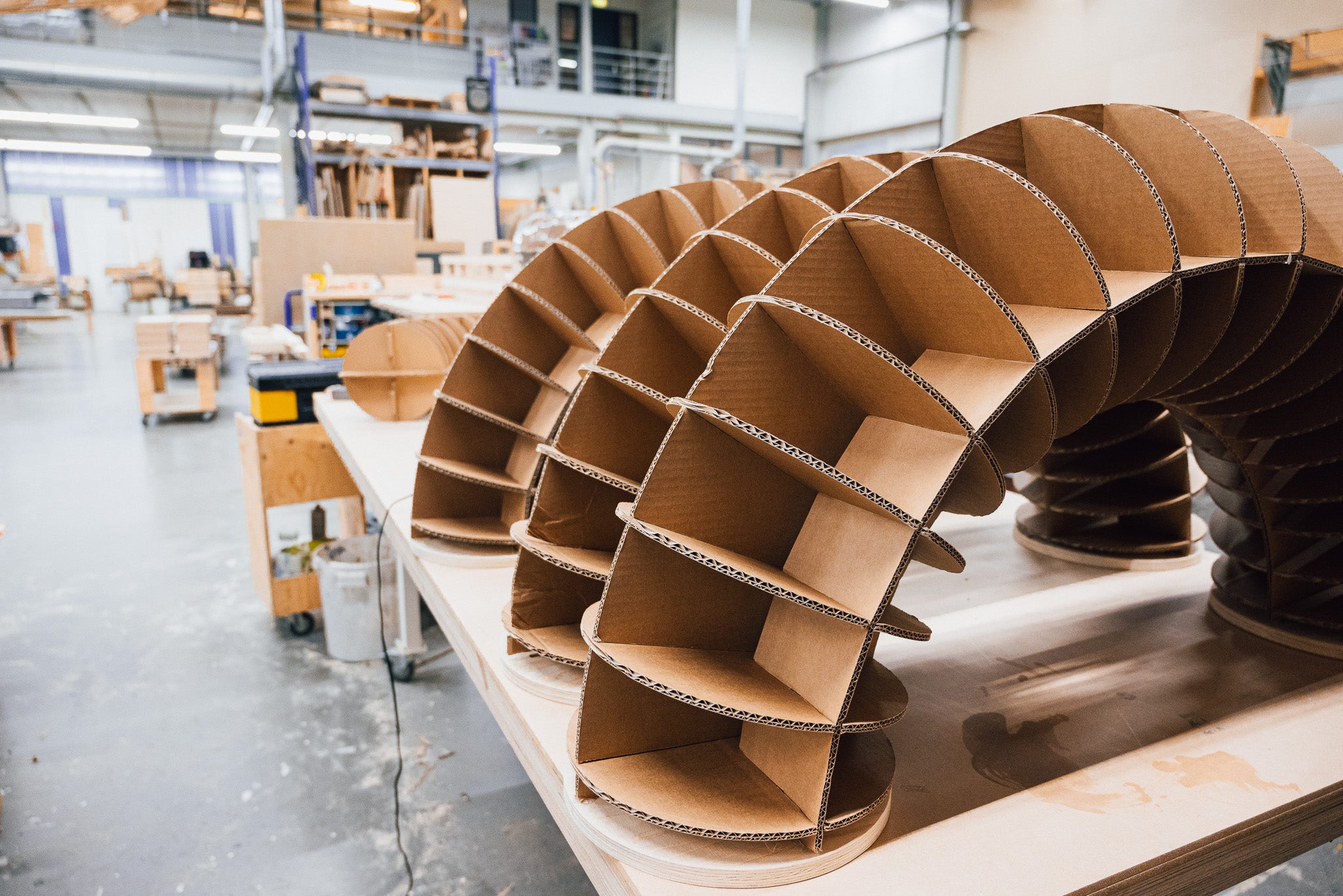 Etalage-Bogen-voor-The-Set-Company-en-Bijenkorf-1
