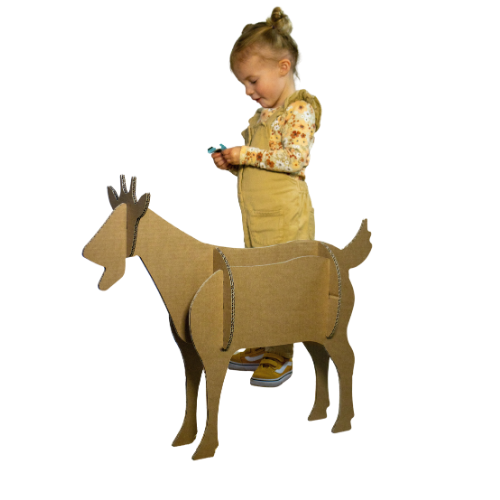 Ziege aus Pappe