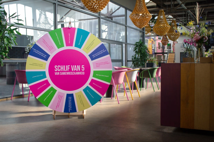 Kartonnen bedrukt honingraat rad van fortuin 150 cm