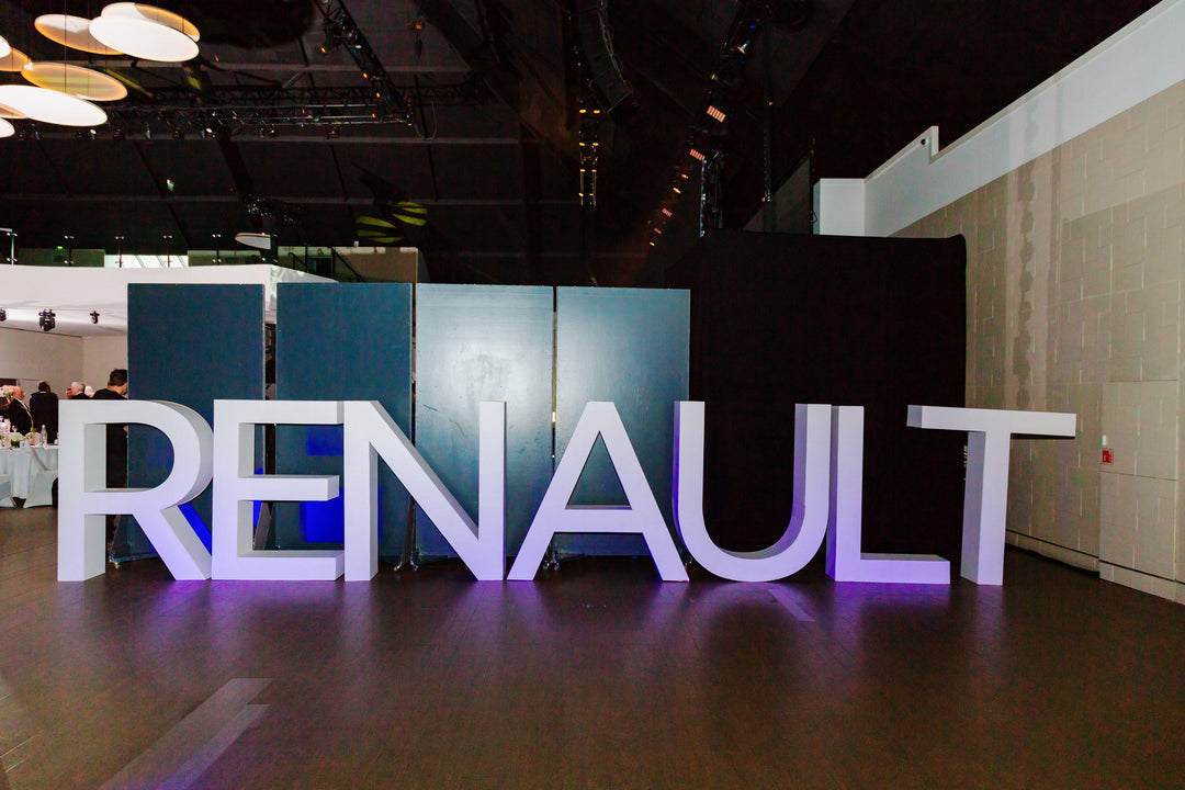 Kartonnen-letters-voor-Renault-1
