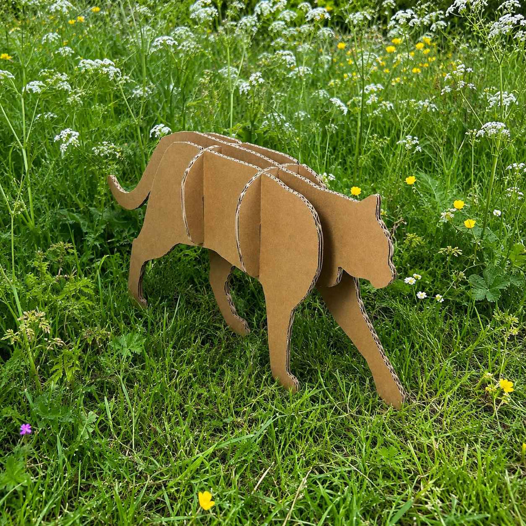 Katze aus Pappe