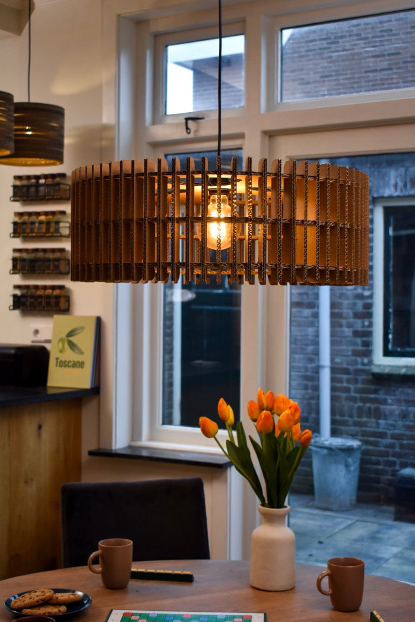 Kartonnen leeuwarden lamp