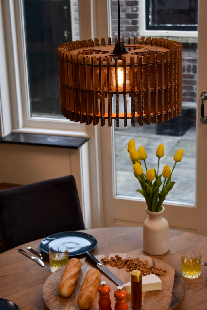 Kartonnen leeuwarden lamp