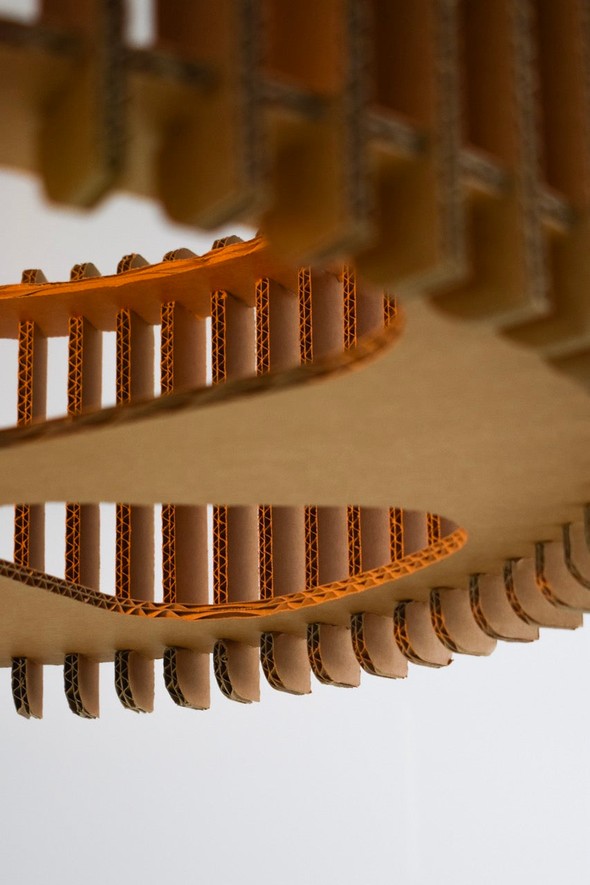 Kartonnen leeuwarden lamp