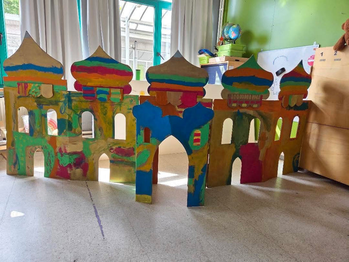 Cardboard XL Arabic play wall