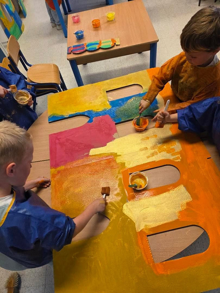 Cardboard XL Arabic play wall